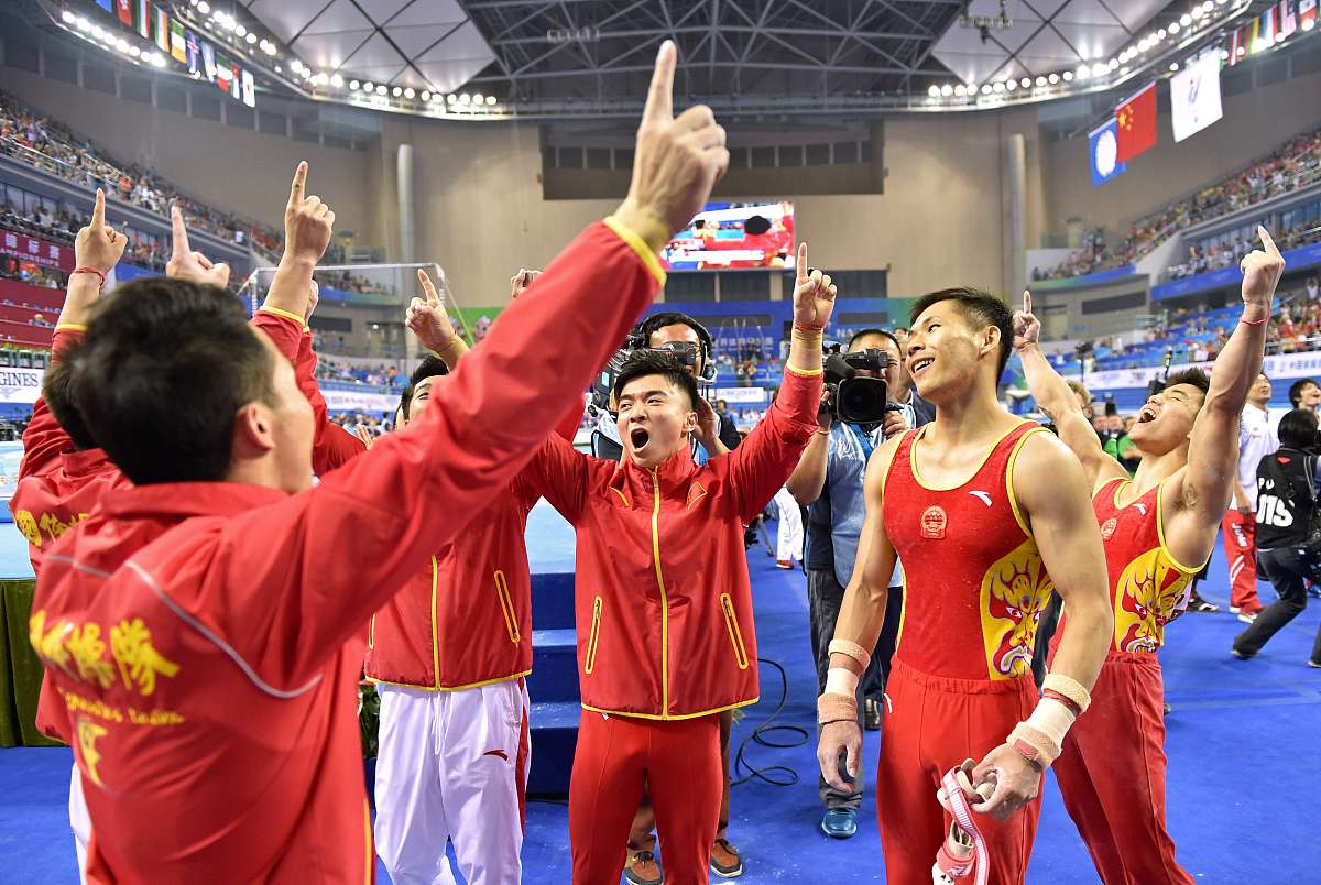 奋力拼搏！运动员们为国争光