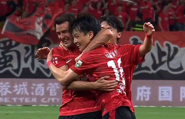 队内争斗激烈，教练组调整战术