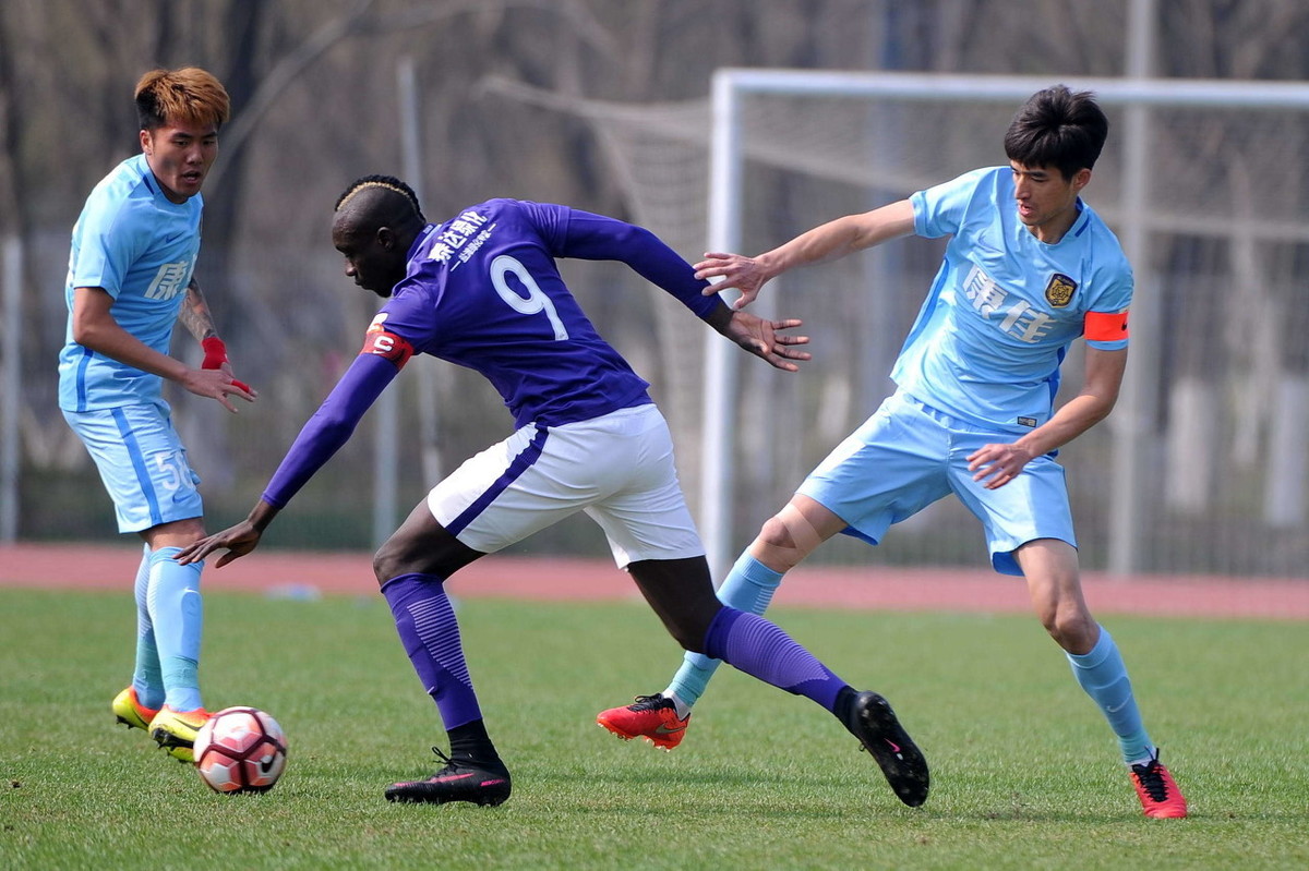 开云体育官网-中东球队备战重要赛事，力争取胜