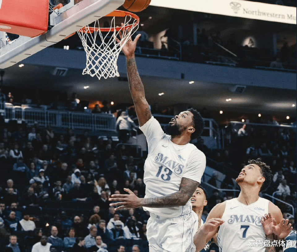 雄鹿大胜独行侠,字母哥再献精彩表现 雄鹿大胜独行侠,字母哥再献精彩表现