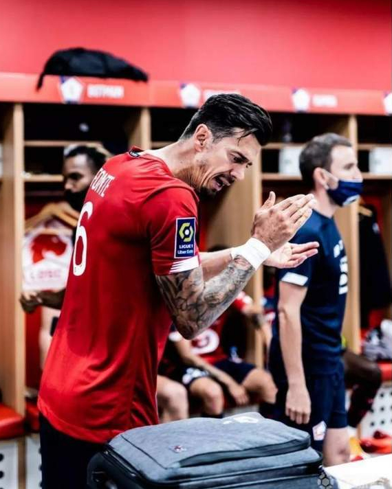 里尔客场逼平斯特拉斯堡,暂居榜首的简单介绍 里尔客场逼平斯特拉斯堡,暂居榜首的简单介绍