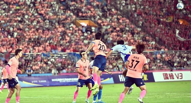 足球比赛实力对决,技战术各显神通 足球比赛实力对决,技战术各显神通