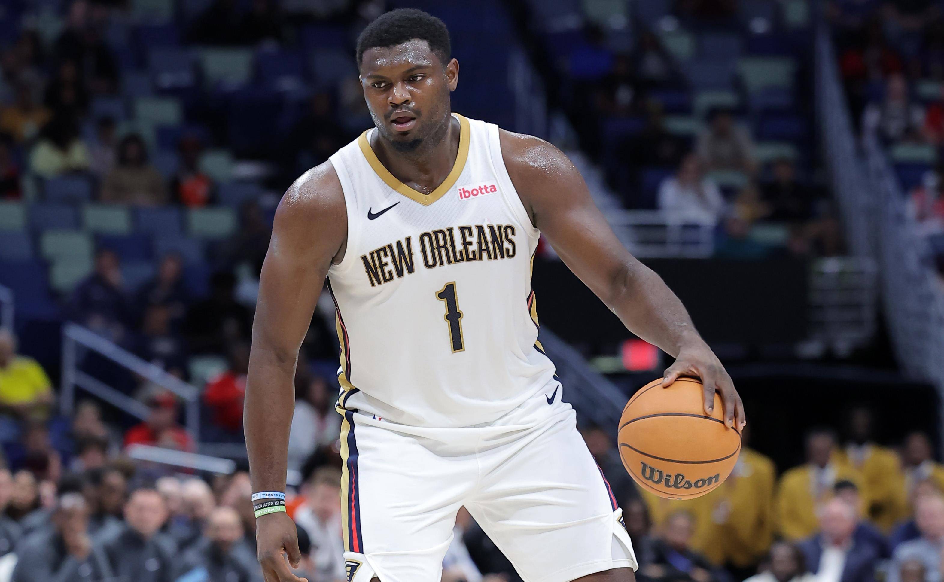 鹈鹕队主场翻盘,中场表现抢眼 鹈鹕队主场翻盘,中场表现抢眼