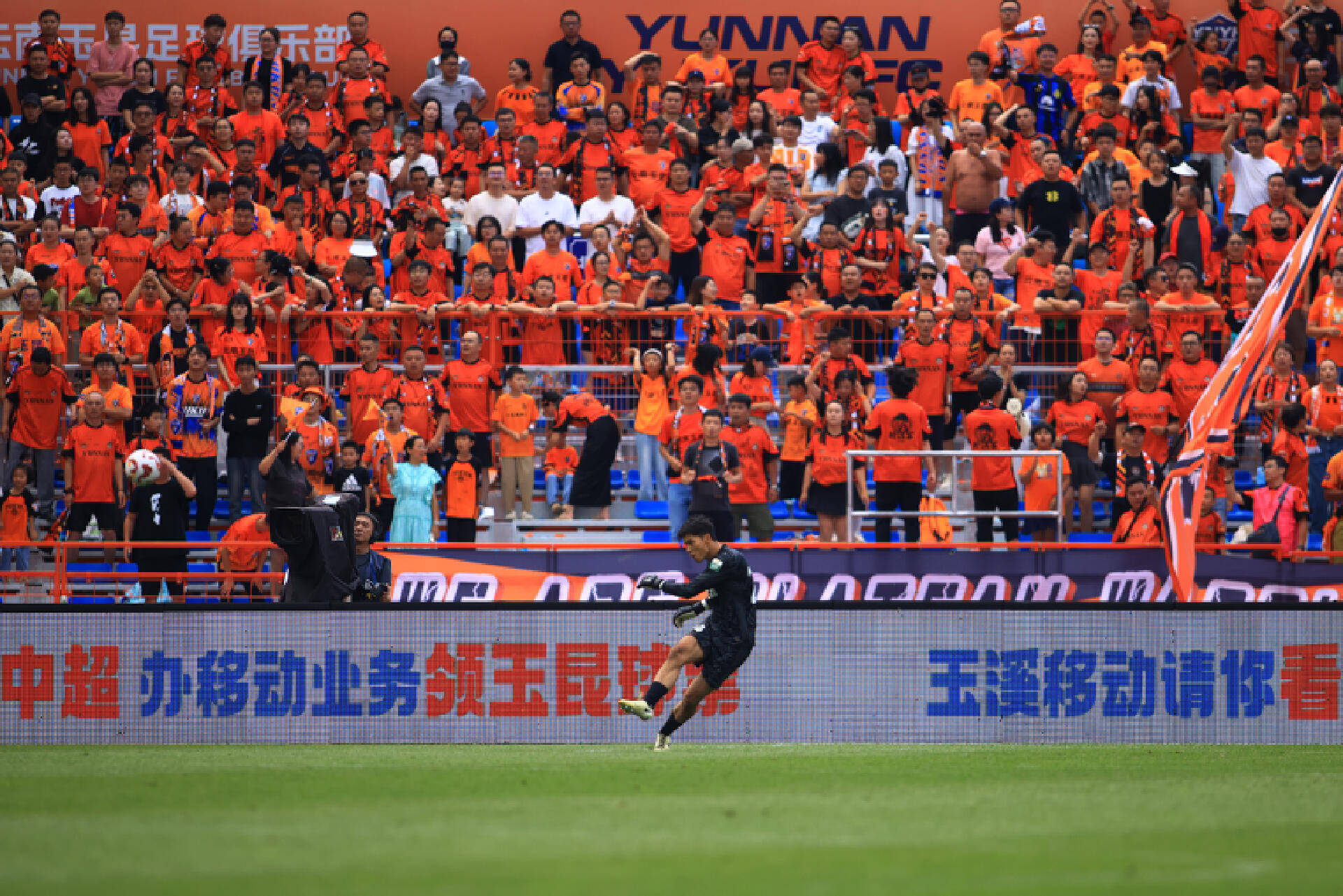 上海申花主场取胜,追赶领先球队 上海申花主场取胜,追赶领先球队