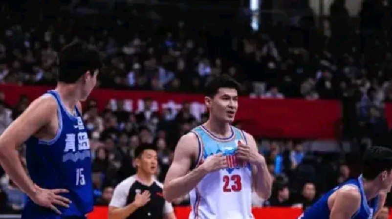 外线射手完美发挥,率队击败对手 外线射手完美发挥,率队击败对手