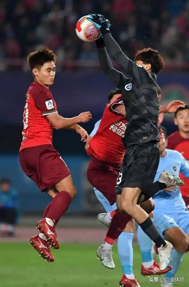 球队战术调整有效，成功扭转颓势迎来胜利