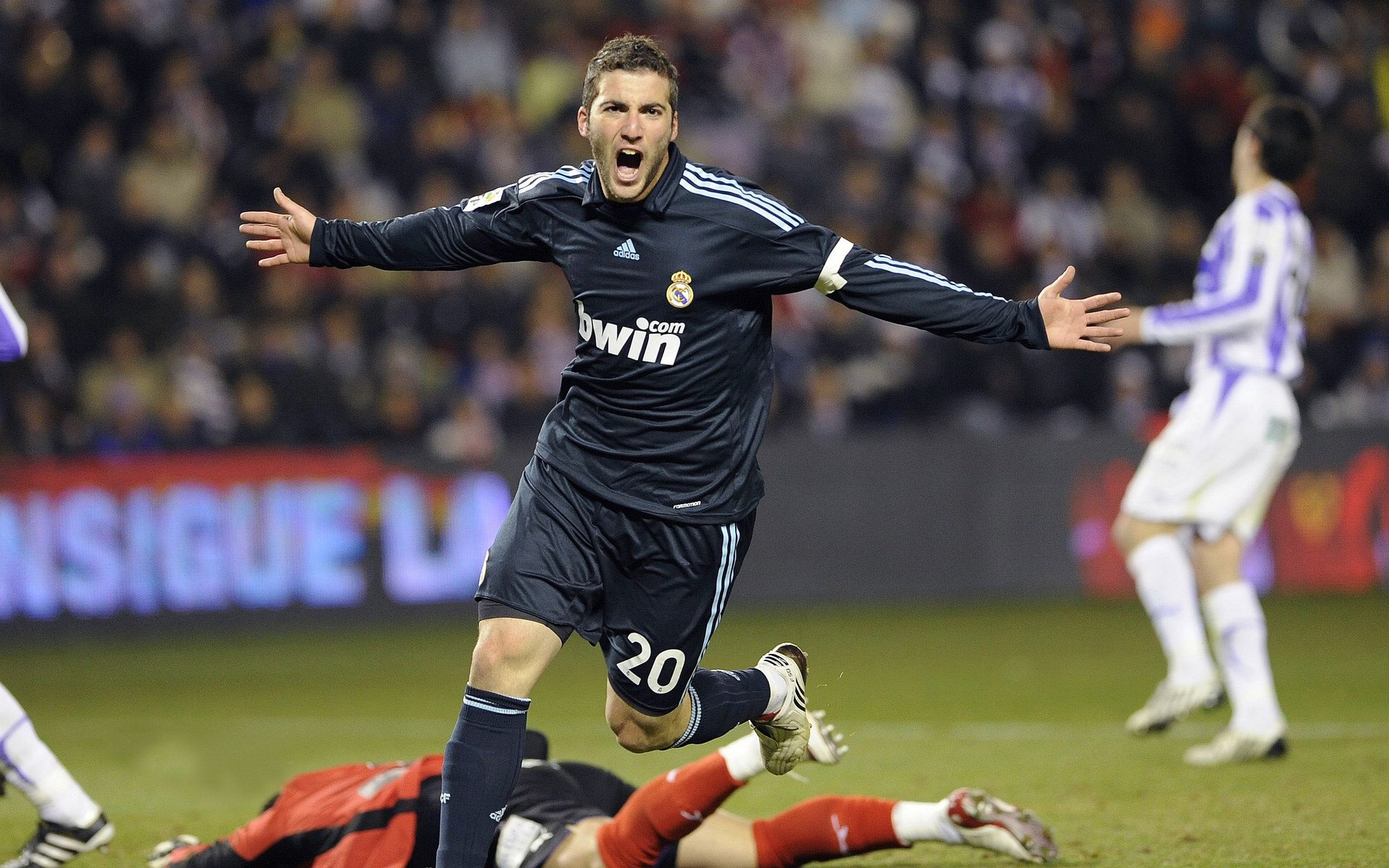 开云平台-巨星闪耀与团队制胜，当阿圭罗征服全场，德国单节定乾坤