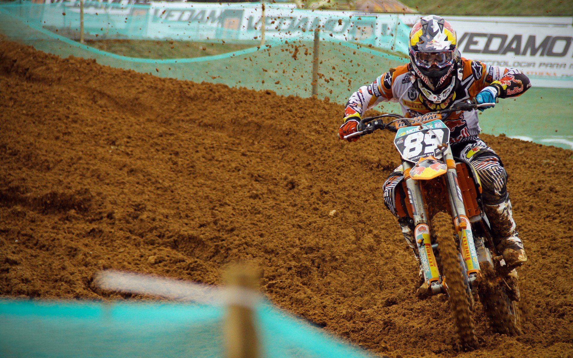 开云APP-银色子弹贯穿红色王朝—皮亚斯特里领航阿斯顿马丁上演世纪绝杀